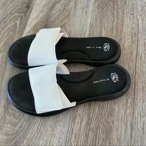 athletic works memory foam sandals